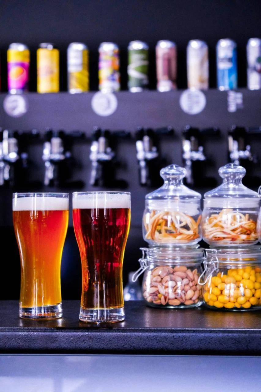 Интерьер/Экстерьер/Банкетная зона/Бар/Стол для двоих/Вход/Главный зал/Lounge зона бар Gellert Bar фото