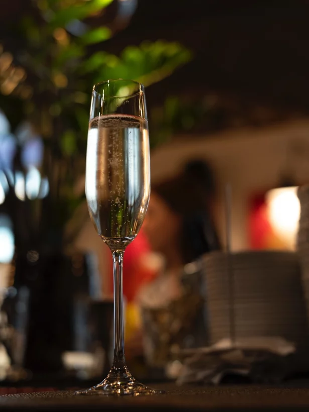 Интерьер/Экстерьер/Банкетная зона/Бар/Стол для двоих/Вход/Главный зал/Lounge зона стейк-хаус Рыбы нет фото