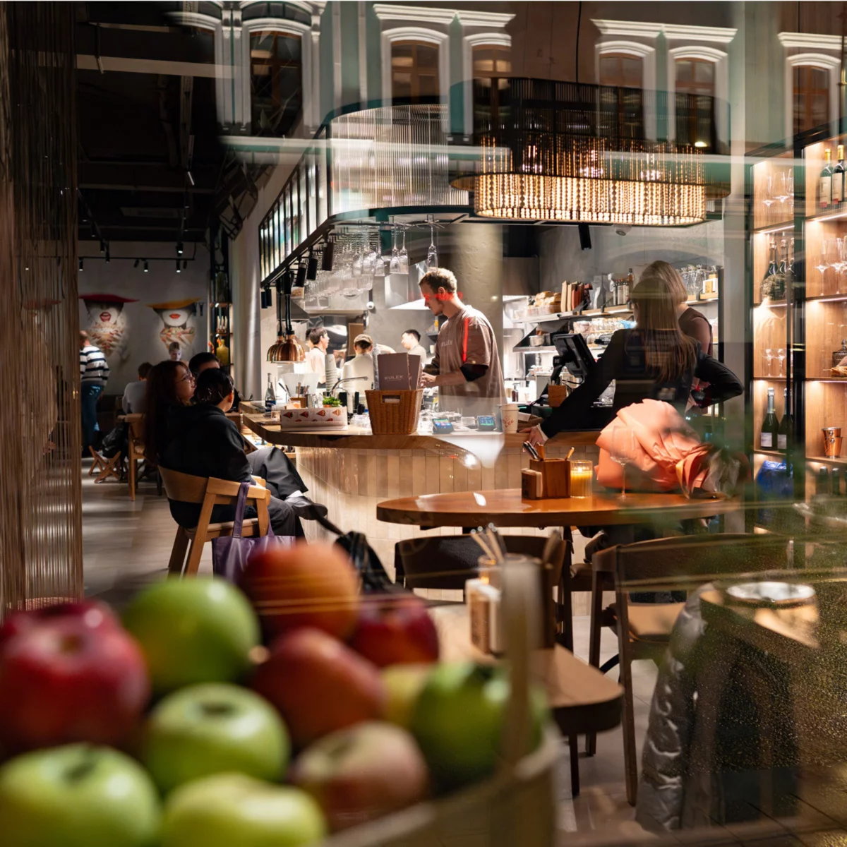 Интерьер/Экстерьер/Банкетная зона/Бар/Стол для двоих/Вход/Главный зал/Lounge зона кафе Kulёk фото