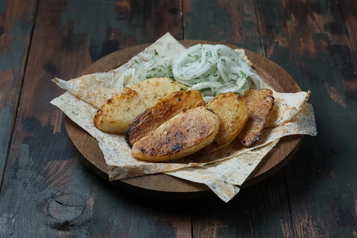 Интерьер/Экстерьер/Банкетная зона/Бар/Стол для двоих/Вход/Главный зал/Lounge зона кафе Фаворит фото