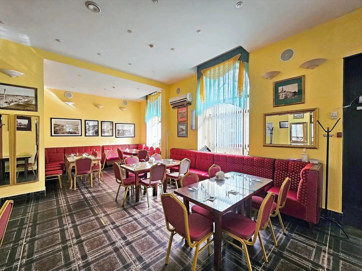 Интерьер/Экстерьер/Банкетная зона/Бар/Стол для двоих/Вход/Главный зал/Lounge зона кафе Купец фото