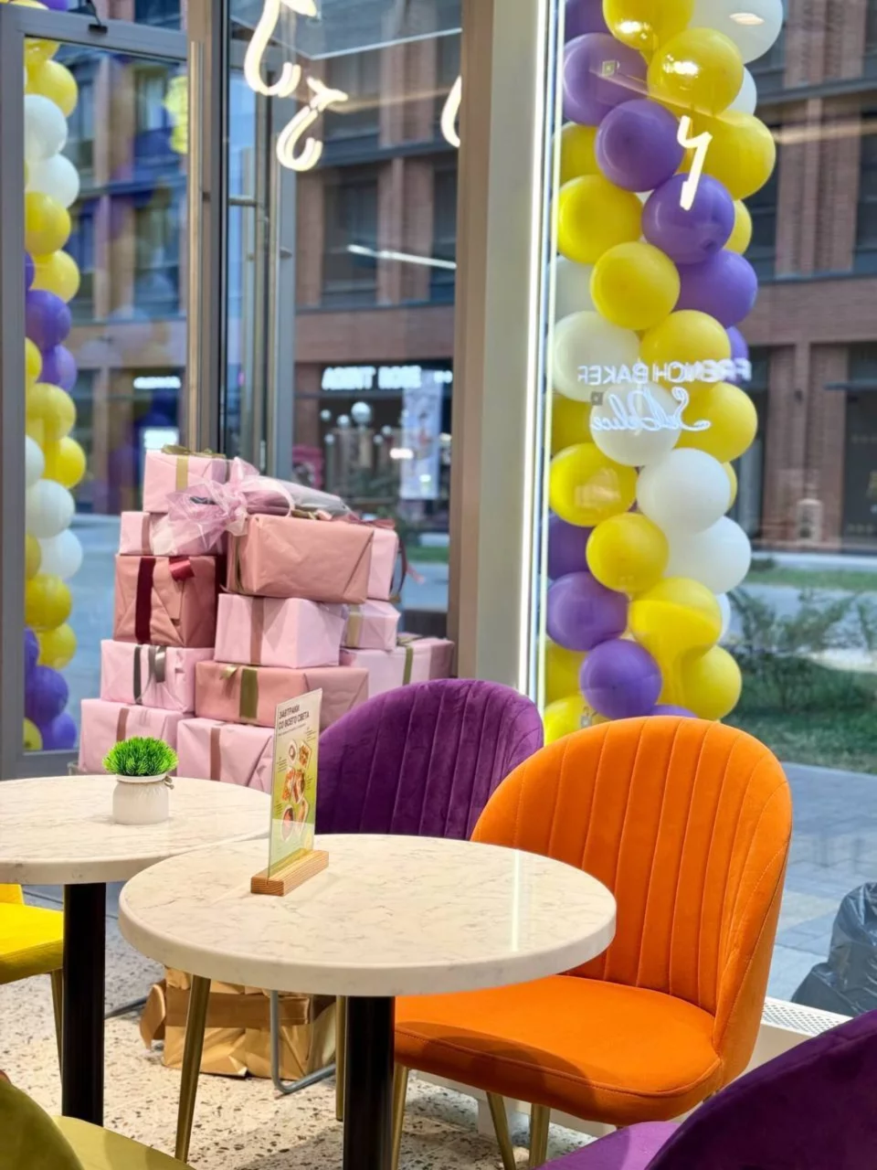 Интерьер/Экстерьер/Банкетная зона/Бар/Стол для двоих/Вход/Главный зал/Lounge зона пекарня French Bakery SeDelice фото