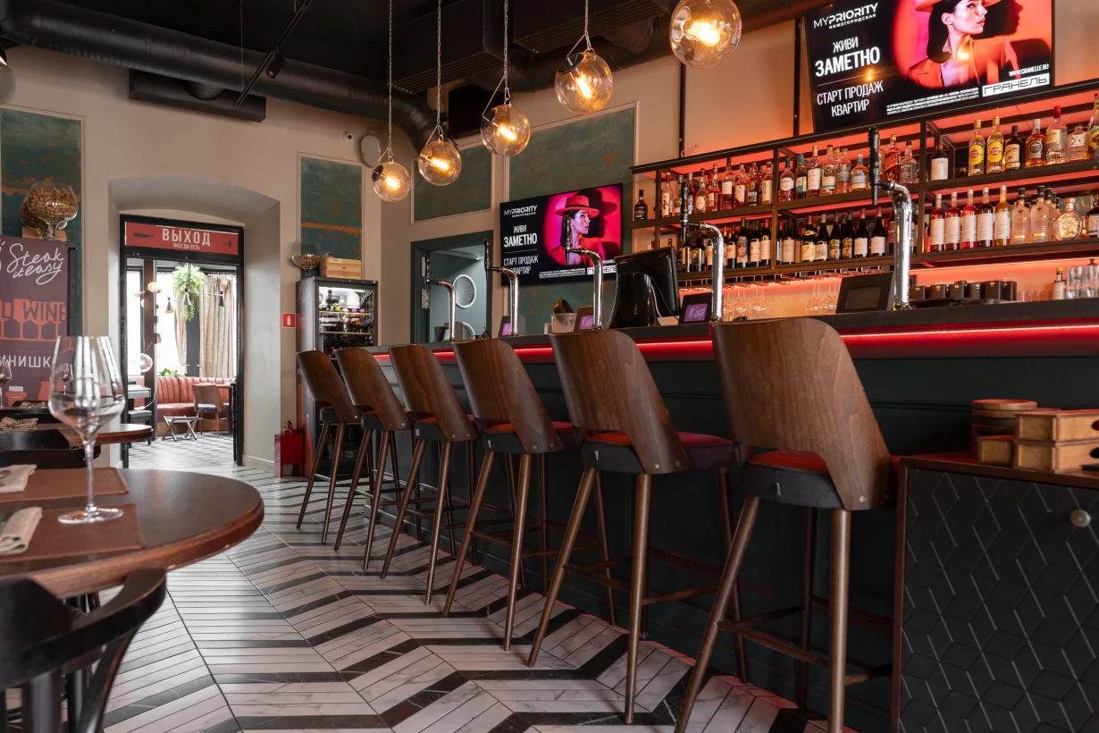 Интерьер/Экстерьер/Банкетная зона/Бар/Стол для двоих/Вход/Главный зал/Lounge зона ресторан Steak It Easy фото