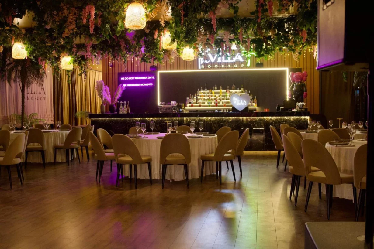Интерьер/Экстерьер/Банкетная зона/Бар/Стол для двоих/Вход/Главный зал/Lounge зона ресторан The Villa фото