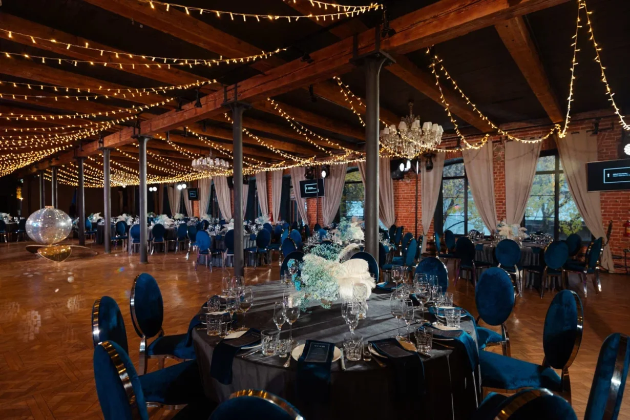 Интерьер/Экстерьер/Банкетная зона/Бар/Стол для двоих/Вход/Главный зал/Lounge зона банкетный зал Rochdale Hall фото