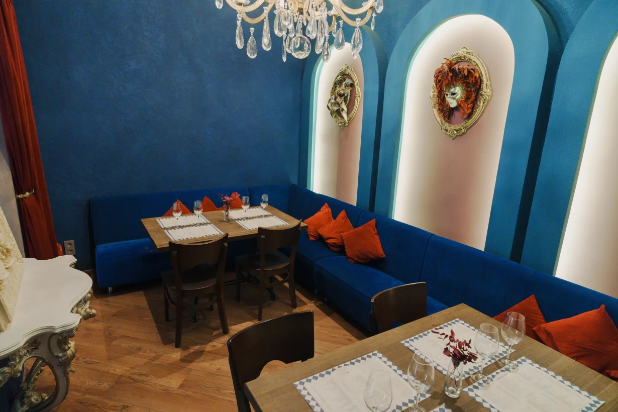 Интерьер/Экстерьер/Банкетная зона/Бар/Стол для двоих/Вход/Главный зал/Lounge зона ресторан Sapori di Italia фото