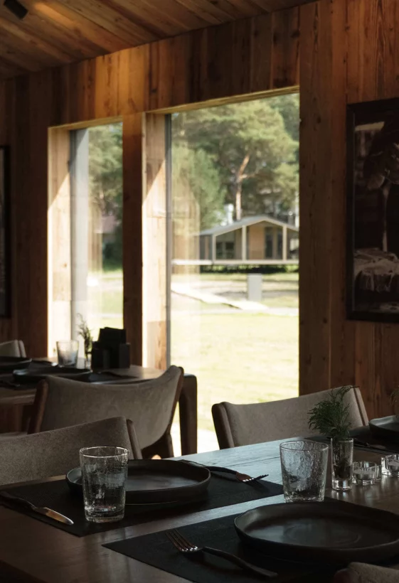 Интерьер/Экстерьер/Банкетная зона/Бар/Стол для двоих/Вход/Главный зал/Lounge зона ресторан Wood Wood Wood фото