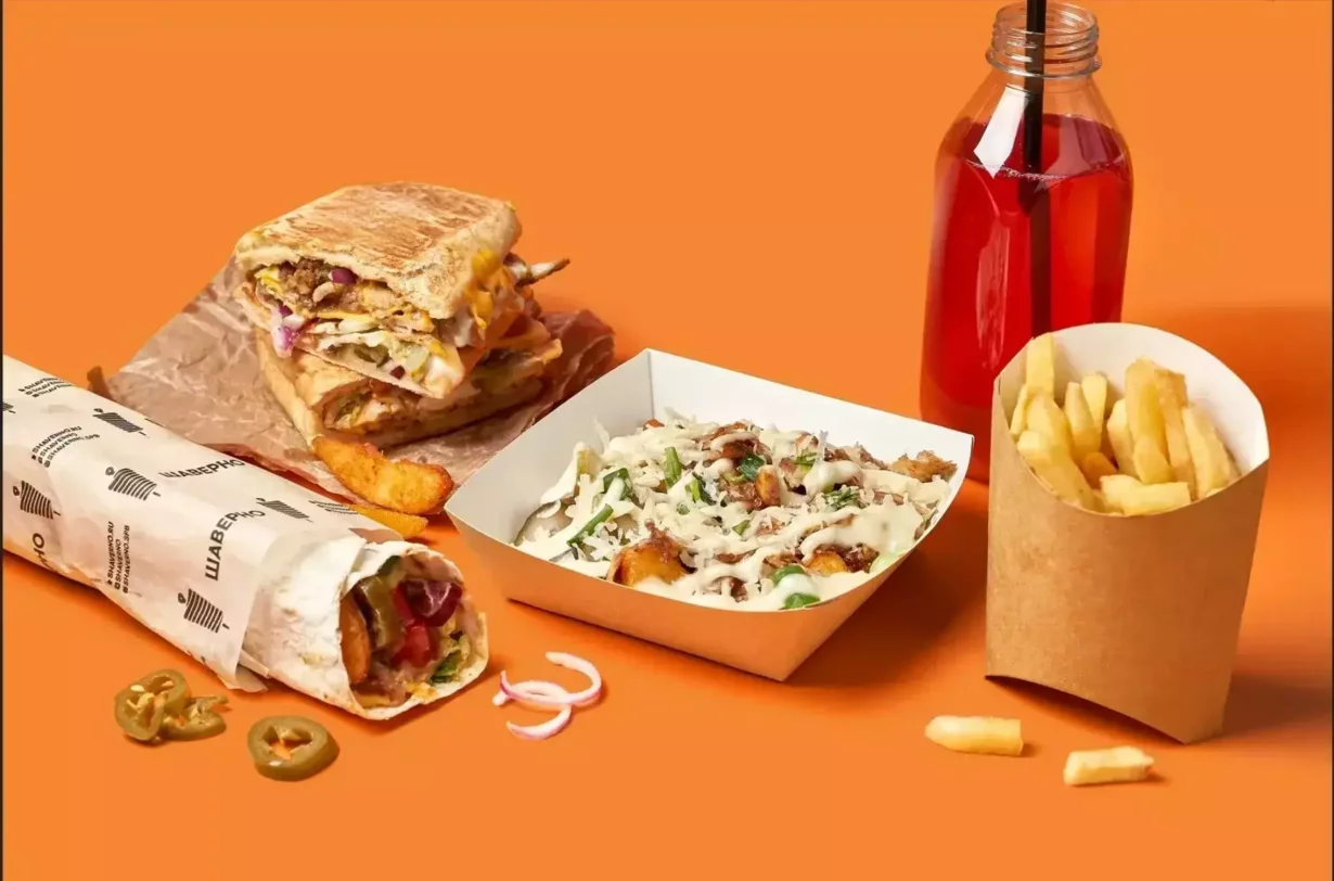 Интерьер/Экстерьер/Банкетная зона/Бар/Стол для двоих/Вход/Главный зал/Lounge зона фастфуд Шаверно фото