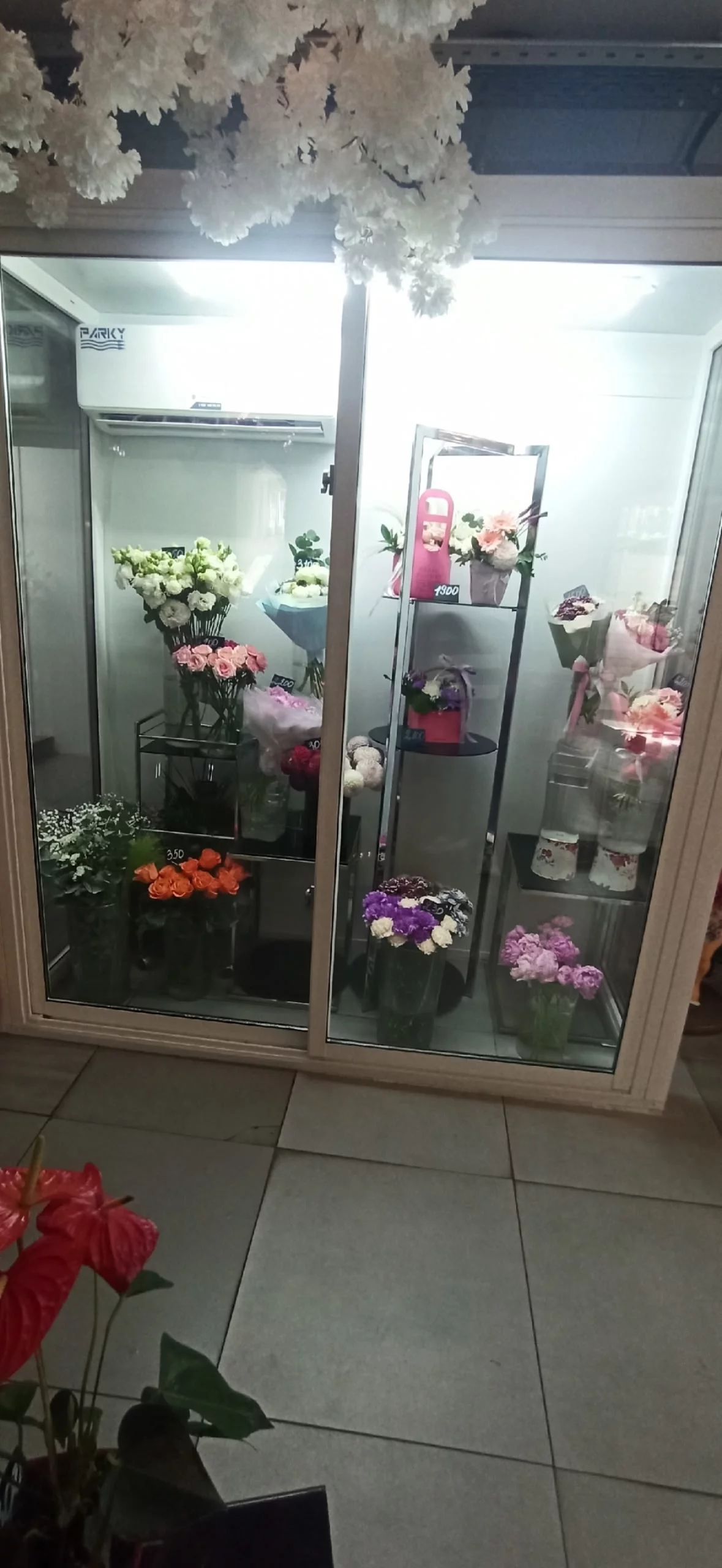 Интерьер/Экстерьер/Банкетная зона/Бар/Стол для двоих/Вход/Главный зал/Lounge зона кафе Арт кафе Бари Алибасов фото