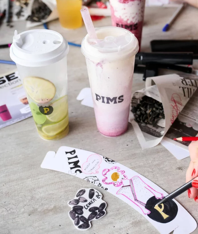 Интерьер/Экстерьер/Банкетная зона/Бар/Стол для двоих/Вход/Главный зал/Lounge зона корнер Pims фото