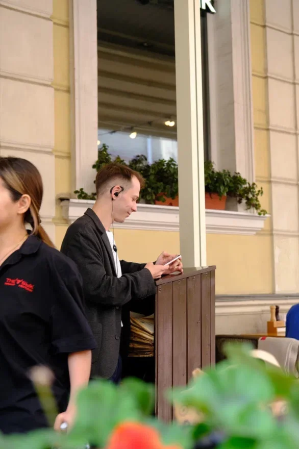 Интерьер/Экстерьер/Банкетная зона/Бар/Стол для двоих/Вход/Главный зал/Lounge зона ресторан The Бык фото