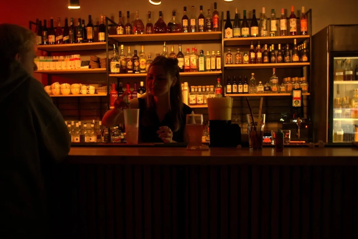 Интерьер/Экстерьер/Банкетная зона/Бар/Стол для двоих/Вход/Главный зал/Lounge зона бар Горький фото