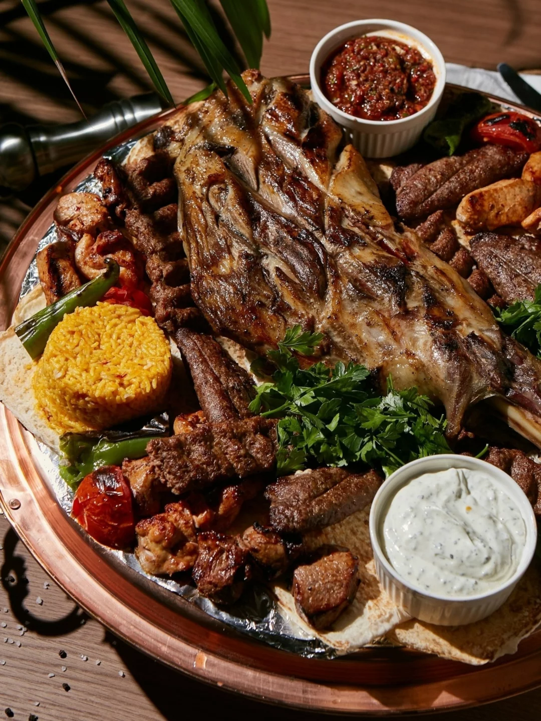 Интерьер/Экстерьер/Банкетная зона/Бар/Стол для двоих/Вход/Главный зал/Lounge зона ресторан Meze фото