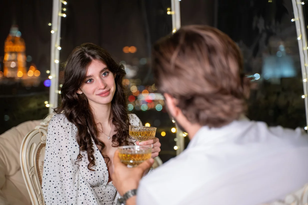 Интерьер/Экстерьер/Банкетная зона/Бар/Стол для двоих/Вход/Главный зал/Lounge зона лофт One Love фото