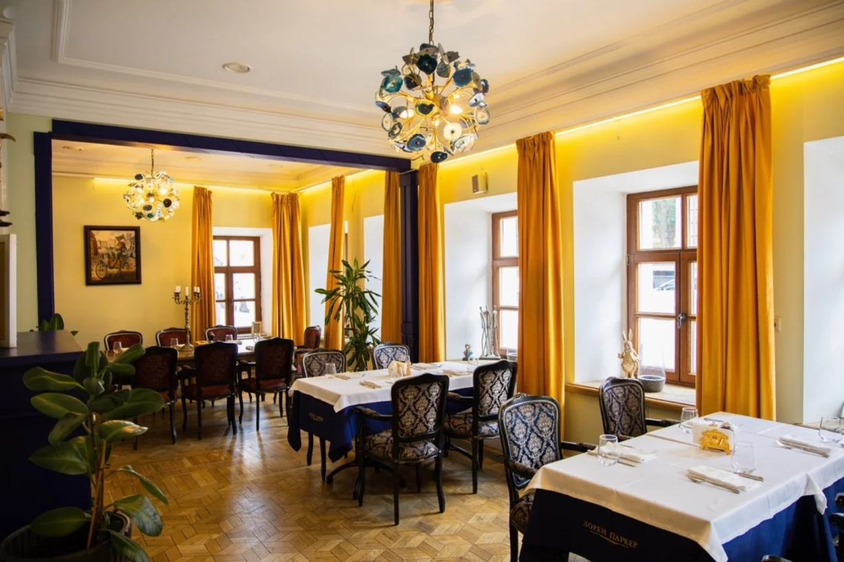 Интерьер/Экстерьер/Банкетная зона/Бар/Стол для двоих/Вход/Главный зал/Lounge зона ресторан Lauren Parker фото