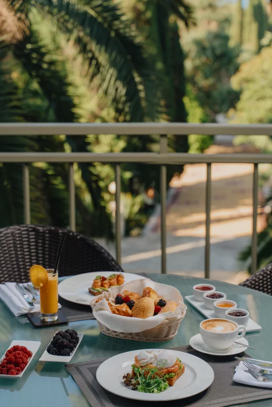 Интерьер/Экстерьер/Банкетная зона/Бар/Стол для двоих/Вход/Главный зал/Lounge зона бар ChoCoTe фото