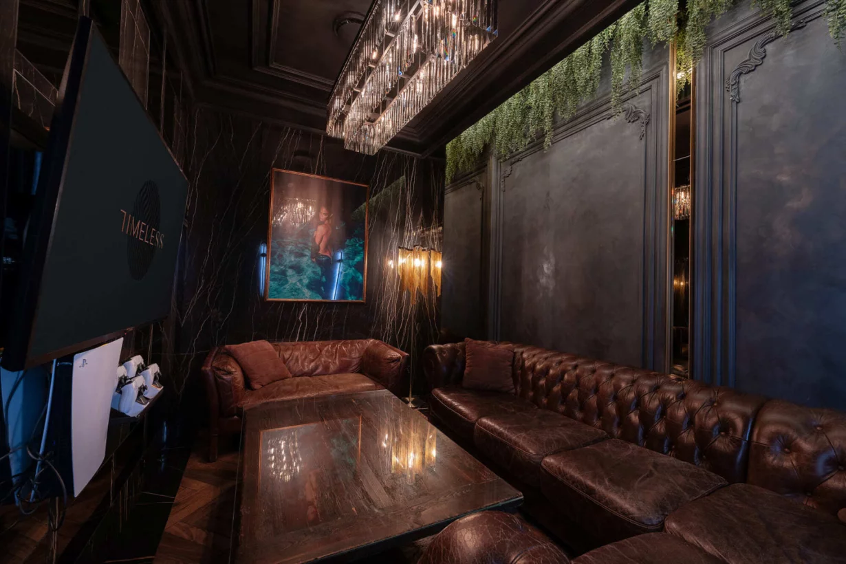 Интерьер/Экстерьер/Банкетная зона/Бар/Стол для двоих/Вход/Главный зал/Lounge зона кальянная Timeless Охотный Ряд фото