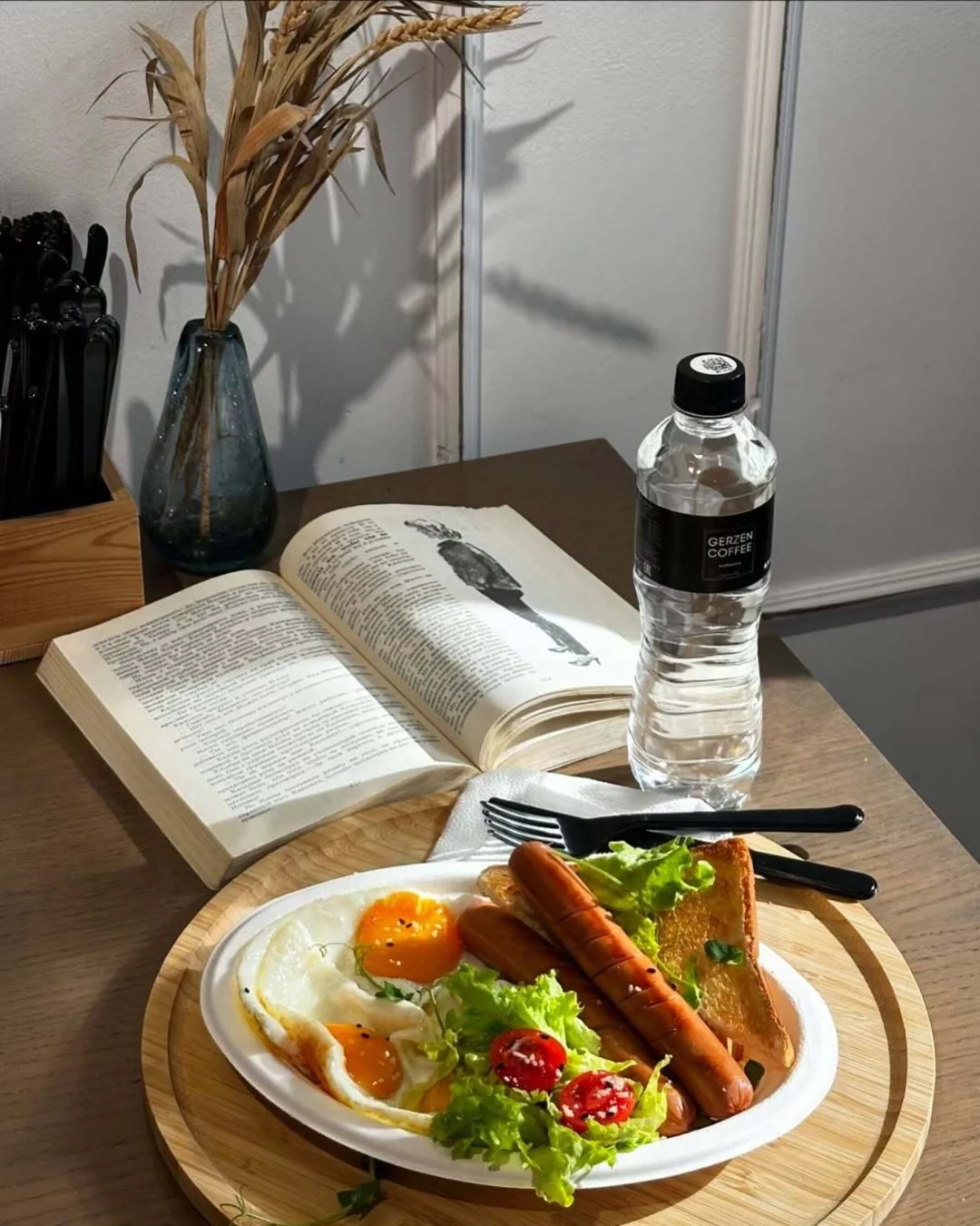 Интерьер/Экстерьер/Банкетная зона/Бар/Стол для двоих/Вход/Главный зал/Lounge зона кофейня Gerzen Coffee фото