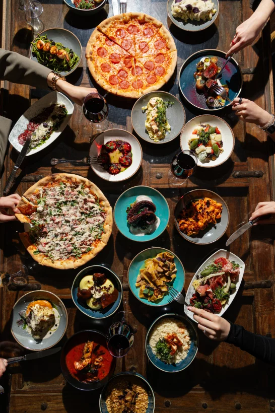 Интерьер/Экстерьер/Банкетная зона/Бар/Стол для двоих/Вход/Главный зал/Lounge зона ресторан Sapori di Italia фото