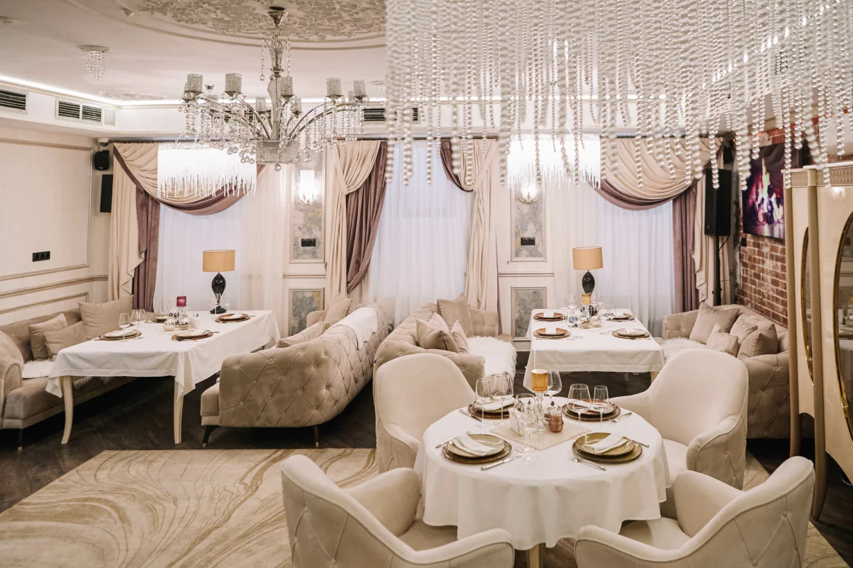 Вакансия Хостес в ресторан Premium-класса, работа в Svoy Restarant & Bar