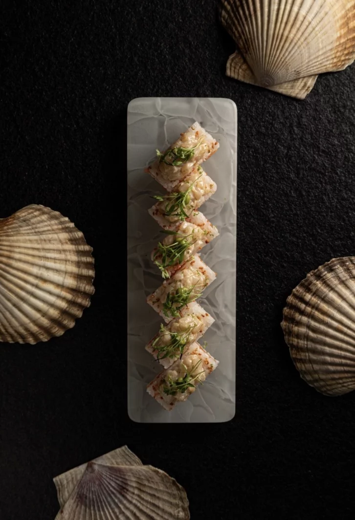 Интерьер/Экстерьер/Банкетная зона/Бар/Стол для двоих/Вход/Главный зал/Lounge зона ресторан Self Edge Japanese фото