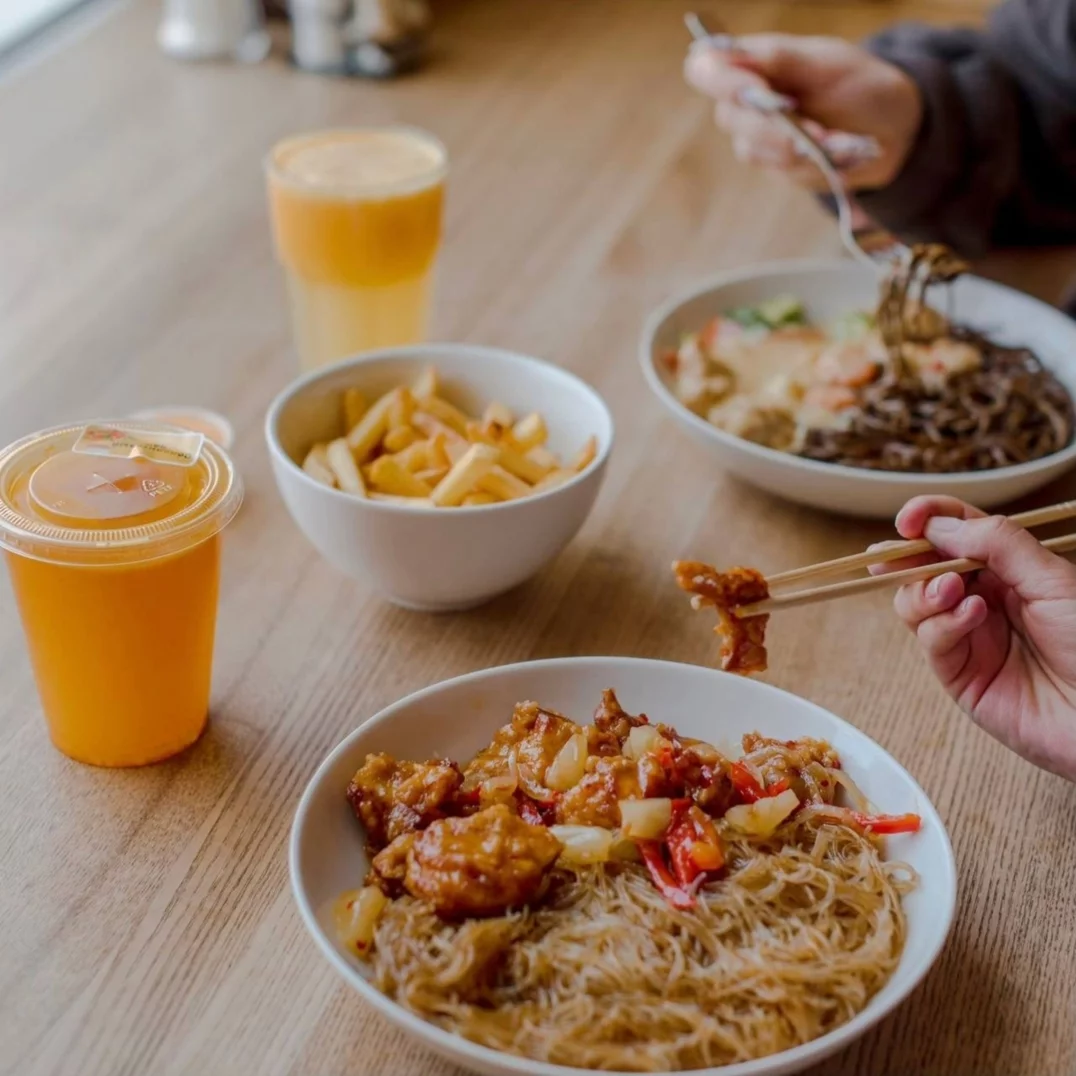 Интерьер/Экстерьер/Банкетная зона/Бар/Стол для двоих/Вход/Главный зал/Lounge зона  Фьюжн экспресс фото