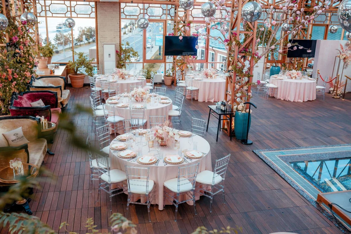 Интерьер/Экстерьер/Банкетная зона/Бар/Стол для двоих/Вход/Главный зал/Lounge зона ресторанный комплекс Soho Rooms фото