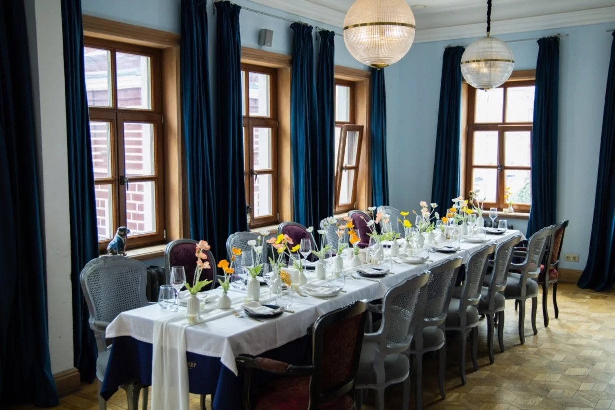 Интерьер/Экстерьер/Банкетная зона/Бар/Стол для двоих/Вход/Главный зал/Lounge зона ресторан Lauren Parker фото