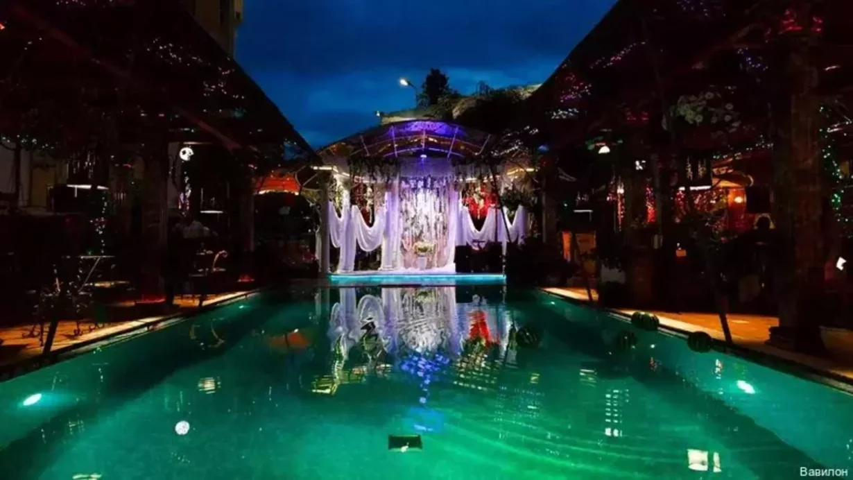 Интерьер/Экстерьер/Банкетная зона/Бар/Стол для двоих/Вход/Главный зал/Lounge зона ресторанный комплекс Вавилон фото