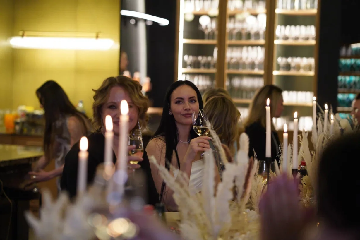 Интерьер/Экстерьер/Банкетная зона/Бар/Стол для двоих/Вход/Главный зал/Lounge зона кулинарная студия Chefs Eatertainment фото