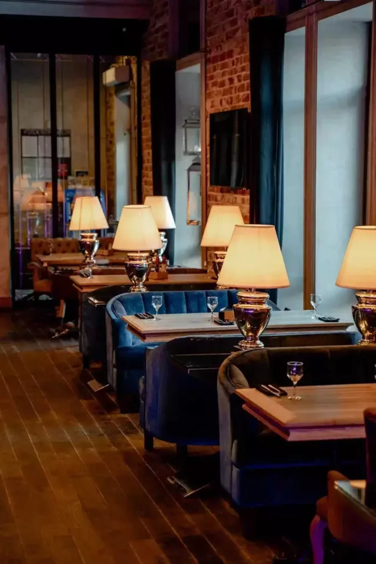 Интерьер/Экстерьер/Банкетная зона/Бар/Стол для двоих/Вход/Главный зал/Lounge зона ресторан Некрасов фото