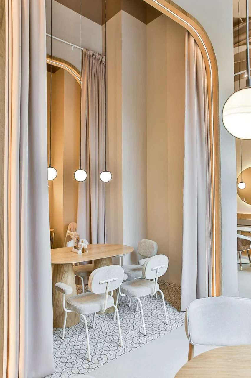 Интерьер/Экстерьер/Банкетная зона/Бар/Стол для двоих/Вход/Главный зал/Lounge зона кафе Здрасте фото