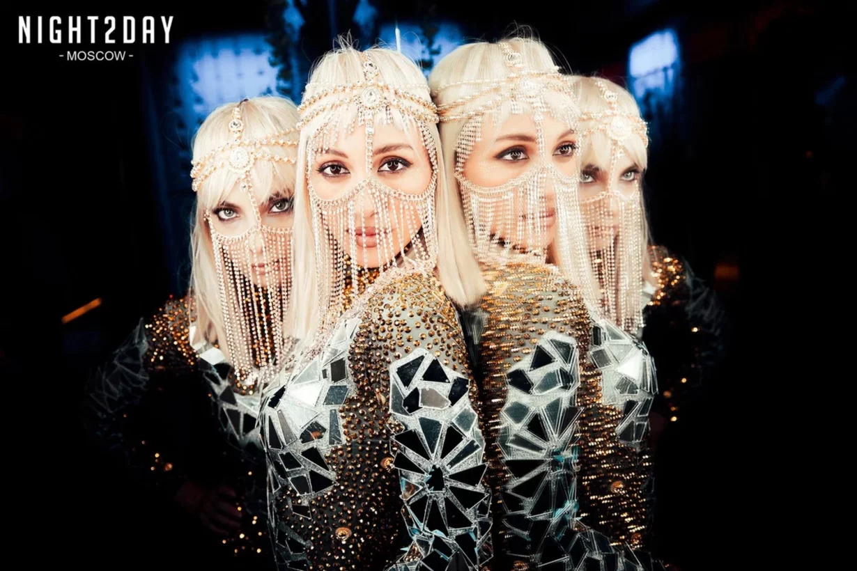 Интерьер/Экстерьер/Банкетная зона/Бар/Стол для двоих/Вход/Главный зал/Lounge зона караоке-клуб Royal Space by Royal Arbat фото