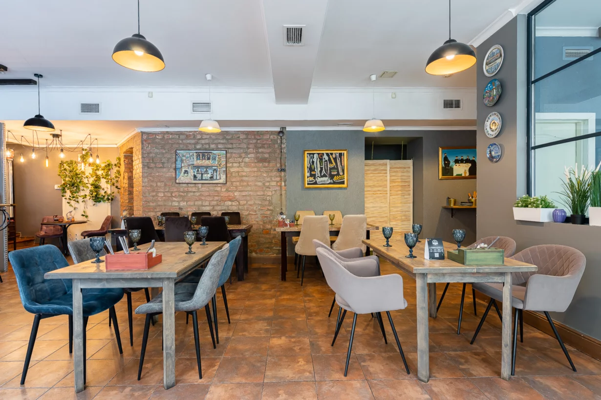 Интерьер/Экстерьер/Банкетная зона/Бар/Стол для двоих/Вход/Главный зал/Lounge зона кафе Бабило фото