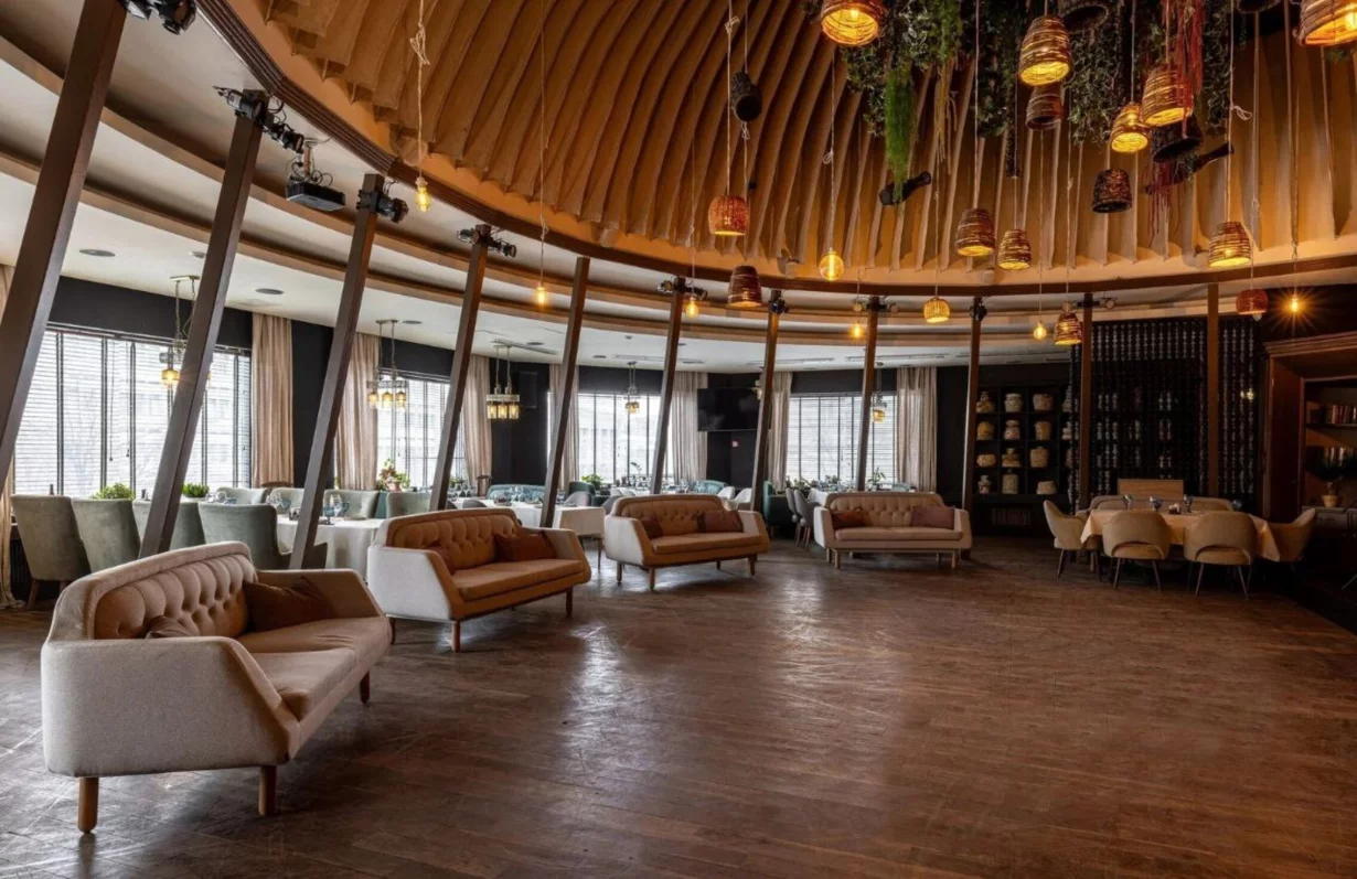 Зал на втором этаже Незагорами