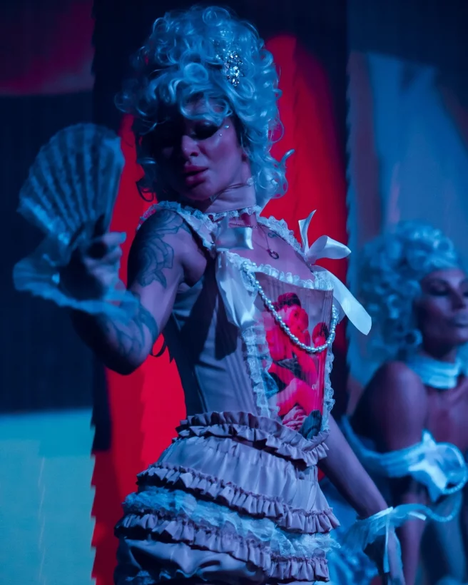 Интерьер/Экстерьер/Банкетная зона/Бар/Стол для двоих/Вход/Главный зал/Lounge зона клуб Hefner фото