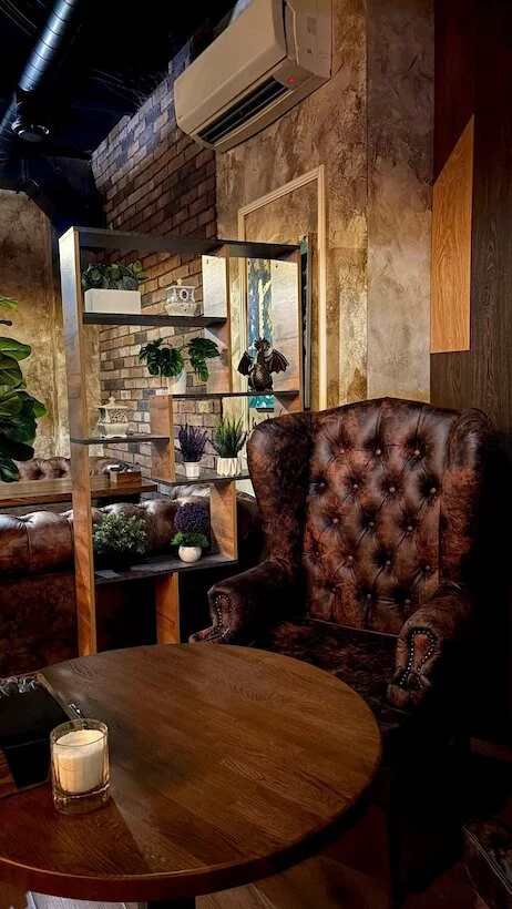 Интерьер/Экстерьер/Банкетная зона/Бар/Стол для двоих/Вход/Главный зал/Lounge зона лаунж Chorse Lounge фото