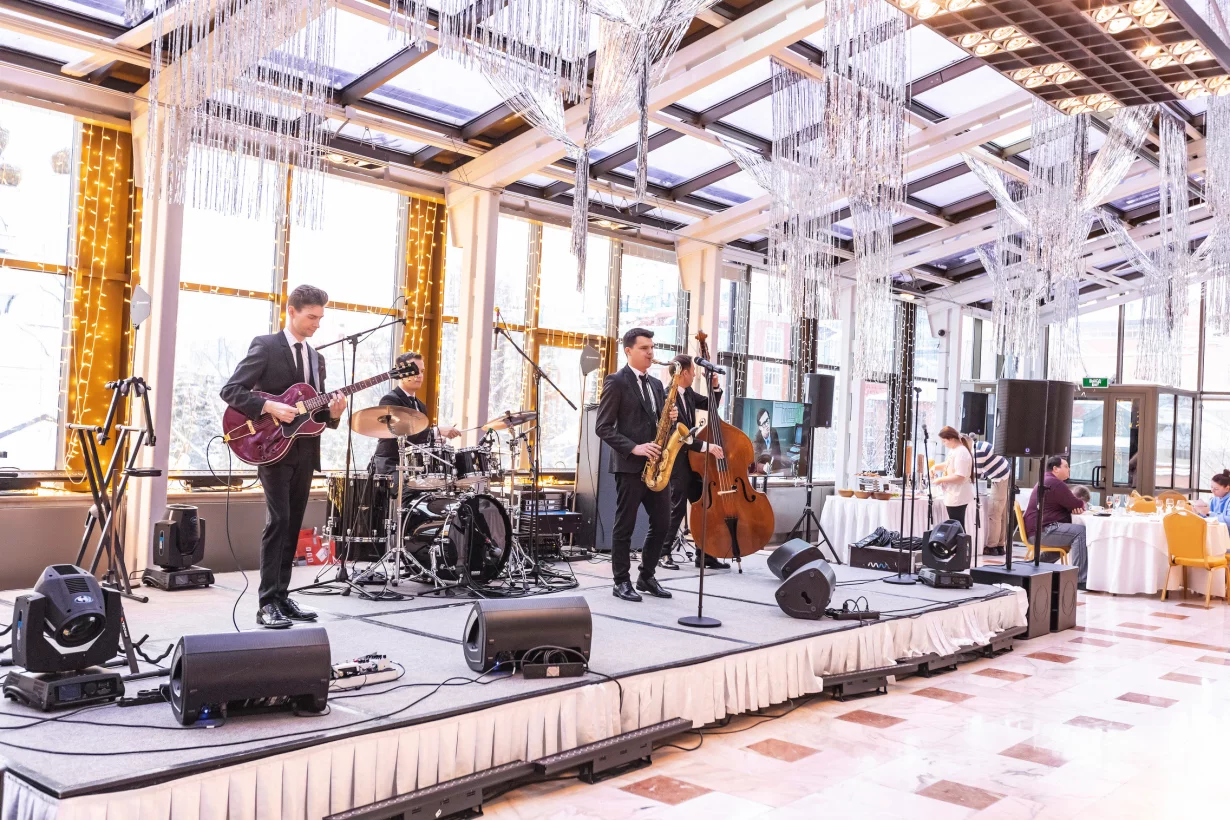 Интерьер/Экстерьер/Банкетная зона/Бар/Стол для двоих/Вход/Главный зал/Lounge зона банкетный зал Банкетные залы «Президент-Отеля» фото