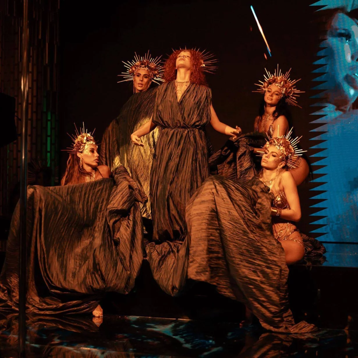 Интерьер/Экстерьер/Банкетная зона/Бар/Стол для двоих/Вход/Главный зал/Lounge зона клуб Hefner фото