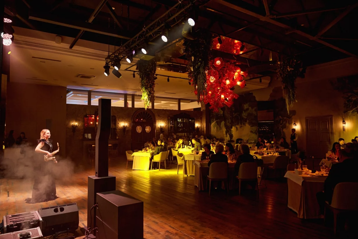 Интерьер/Экстерьер/Банкетная зона/Бар/Стол для двоих/Вход/Главный зал/Lounge зона банкетный зал Адриана фото