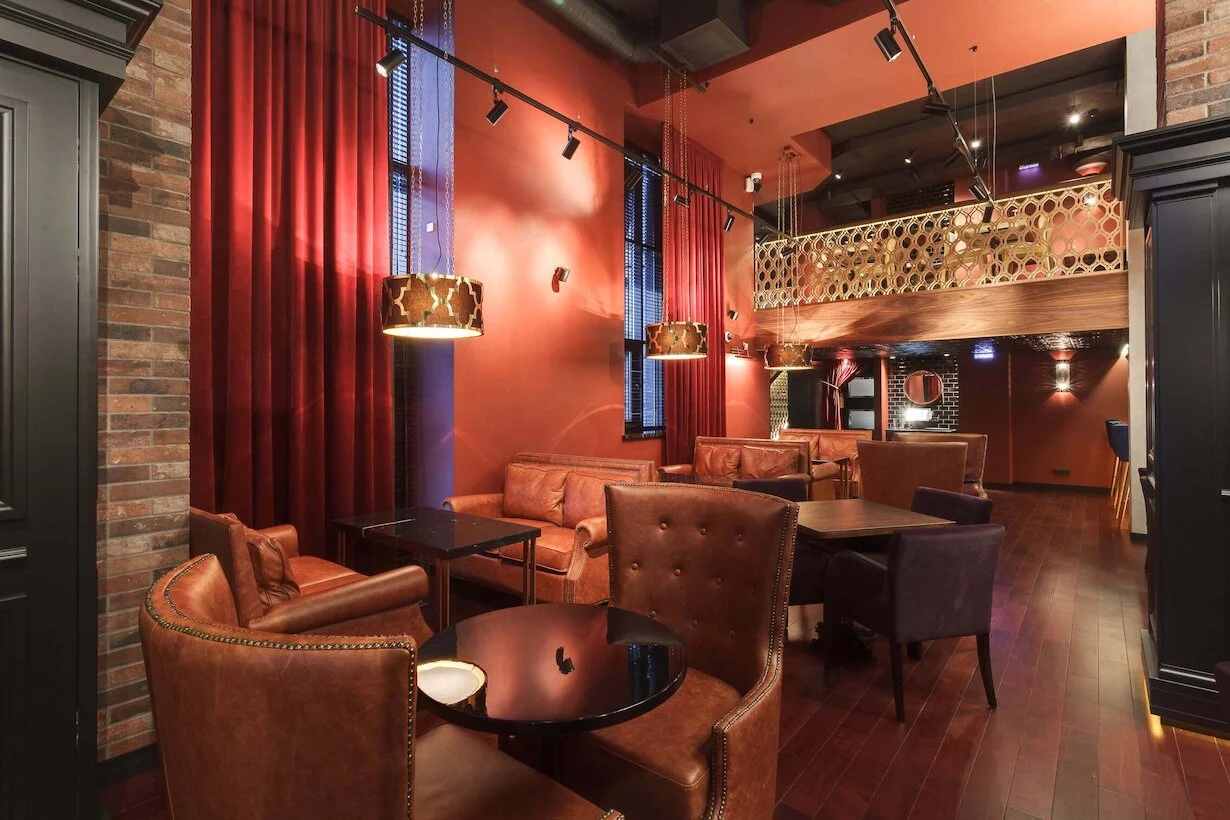 Интерьер/Экстерьер/Банкетная зона/Бар/Стол для двоих/Вход/Главный зал/Lounge зона бар Wine Story фото