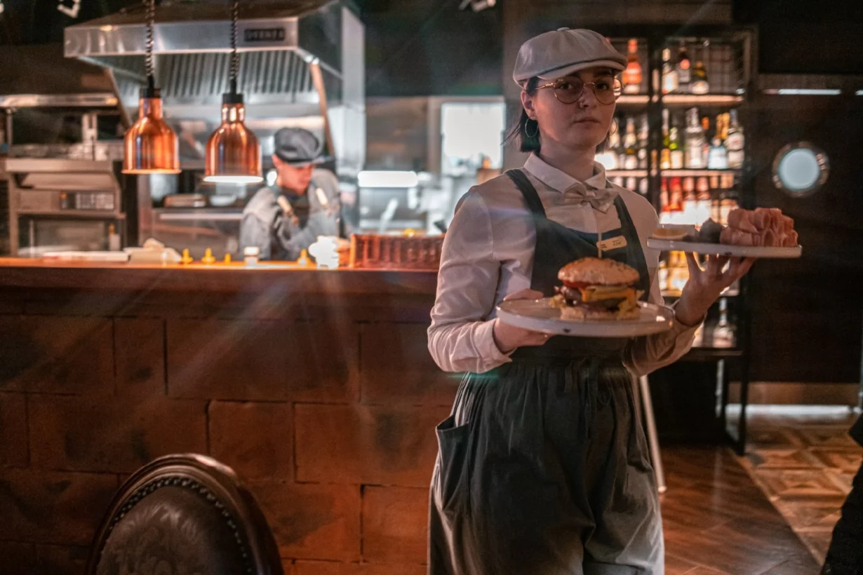 Интерьер/Экстерьер/Банкетная зона/Бар/Стол для двоих/Вход/Главный зал/Lounge зона ресторан Музей мундира фото