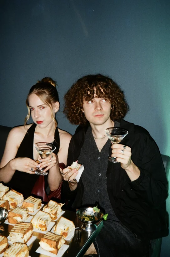 Интерьер/Экстерьер/Банкетная зона/Бар/Стол для двоих/Вход/Главный зал/Lounge зона бар Nomer фото