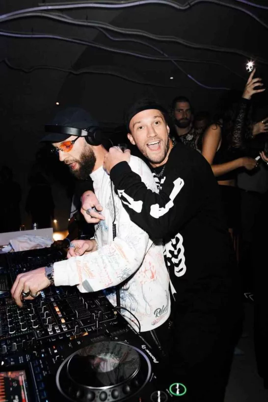 Интерьер/Экстерьер/Банкетная зона/Бар/Стол для двоих/Вход/Главный зал/Lounge зона клуб Department 57 фото