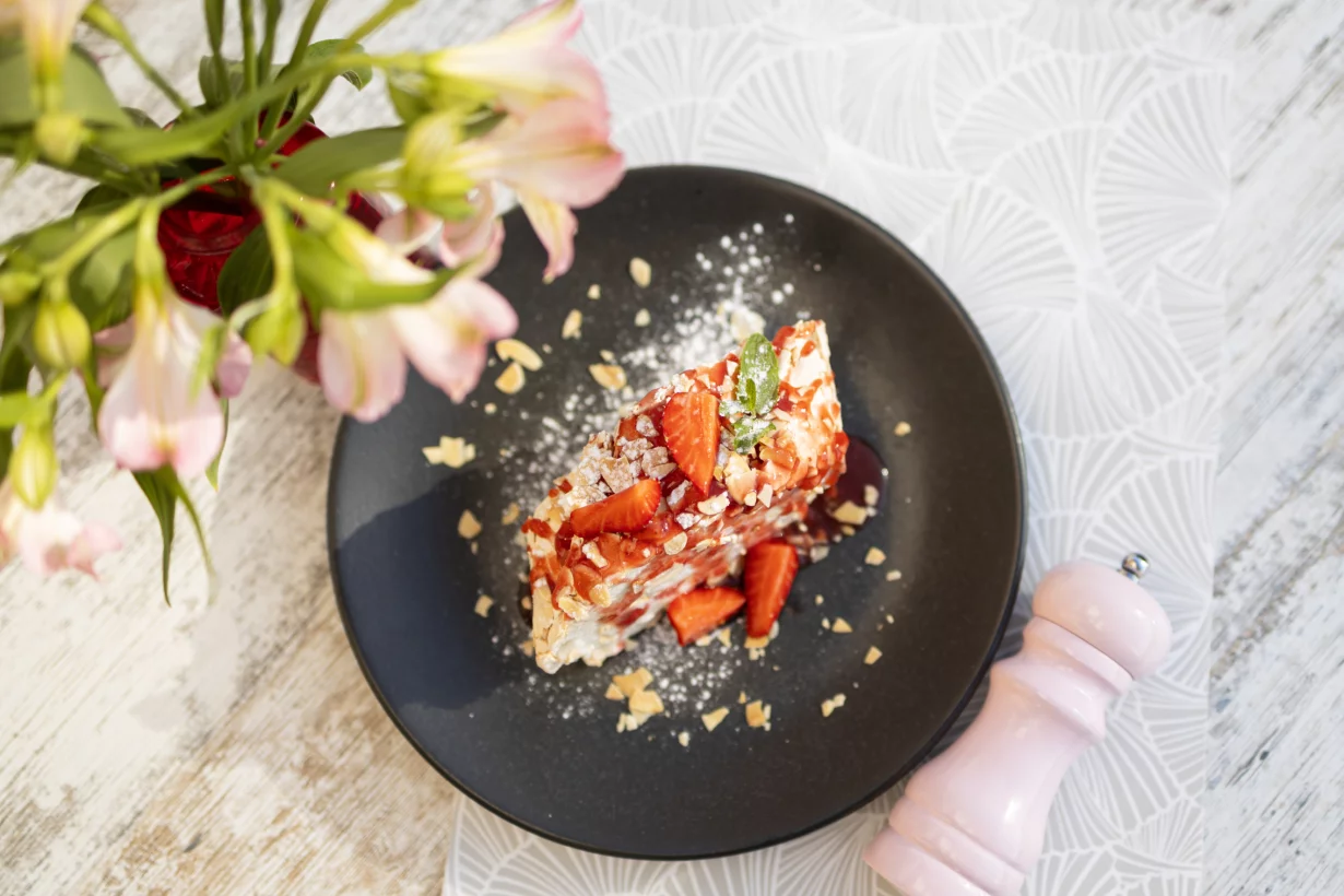 Интерьер/Экстерьер/Банкетная зона/Бар/Стол для двоих/Вход/Главный зал/Lounge зона ресторан Sadu фото