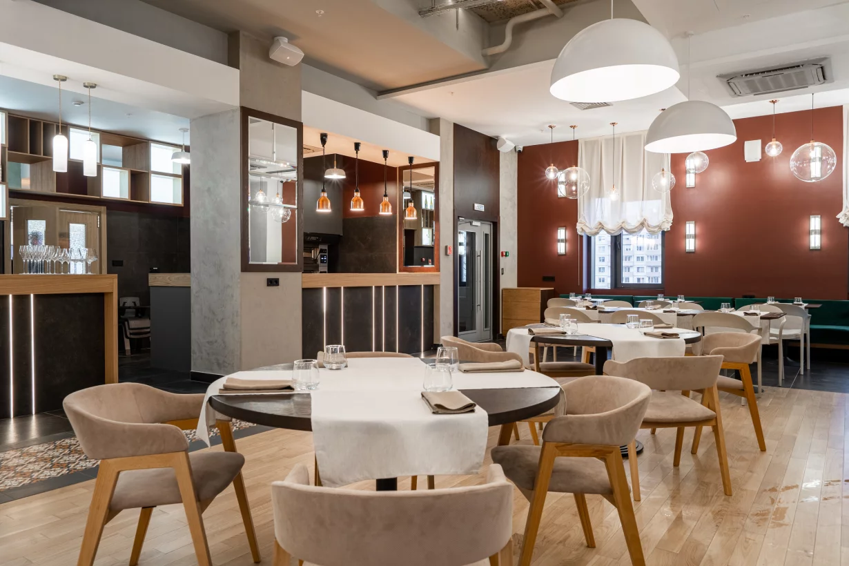 Интерьер/Экстерьер/Банкетная зона/Бар/Стол для двоих/Вход/Главный зал/Lounge зона ресторан Луч фото