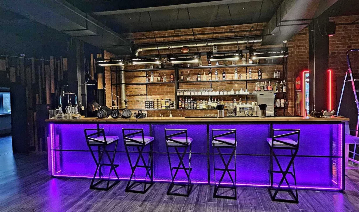 Интерьер/Экстерьер/Банкетная зона/Бар/Стол для двоих/Вход/Главный зал/Lounge зона клуб High Ground фото