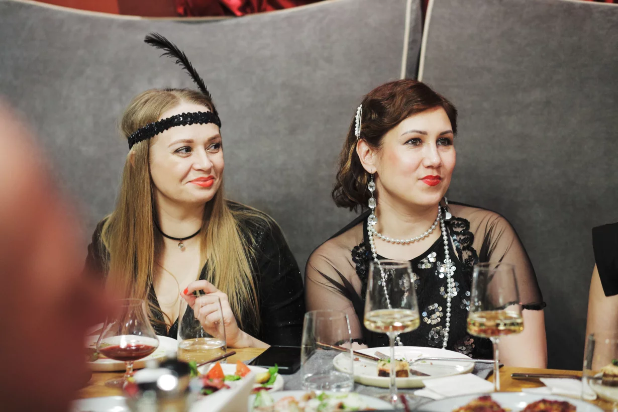 Интерьер/Экстерьер/Банкетная зона/Бар/Стол для двоих/Вход/Главный зал/Lounge зона бар Wine Story фото