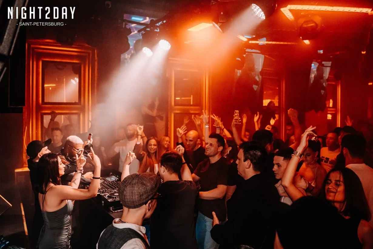 Интерьер/Экстерьер/Банкетная зона/Бар/Стол для двоих/Вход/Главный зал/Lounge зона клуб Project фото