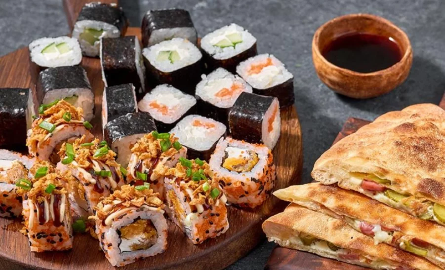 Интерьер/Экстерьер/Банкетная зона/Бар/Стол для двоих/Вход/Главный зал/Lounge зона кафе Сушкоф фото